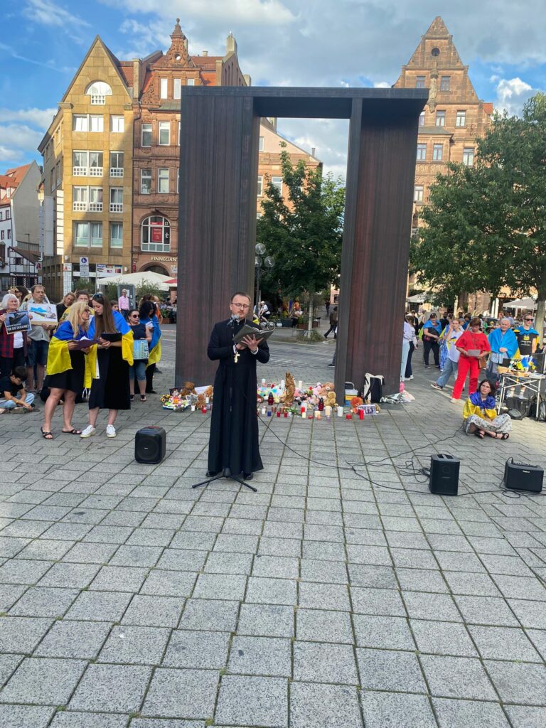 1000058541-768x1024 Gemeinsam gegen russischen Terror: Demonstration in Nürnberg