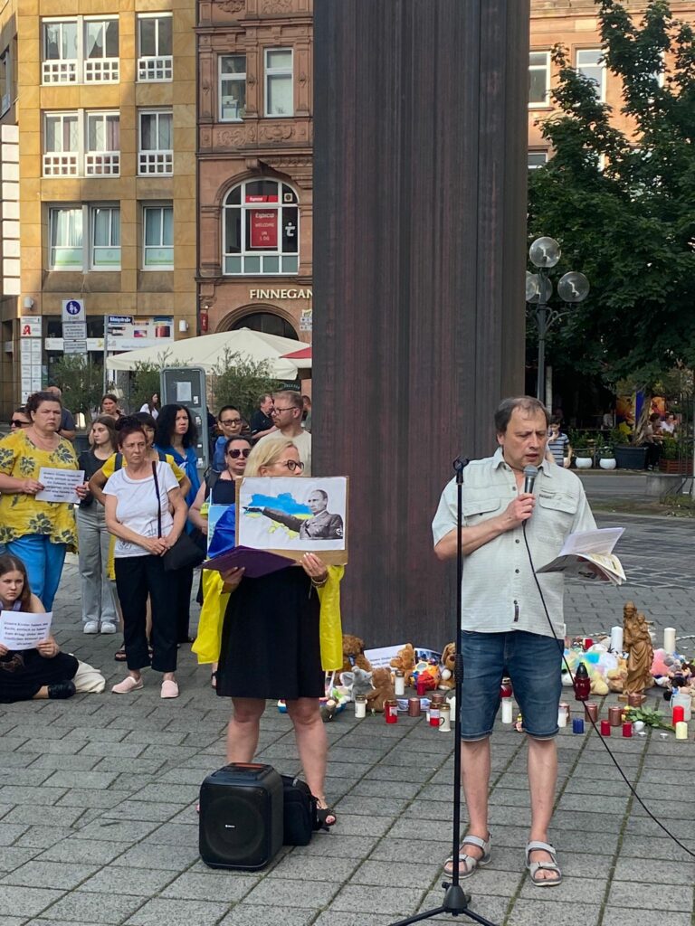 1000058545-768x1024 Gemeinsam gegen russischen Terror: Demonstration in Nürnberg