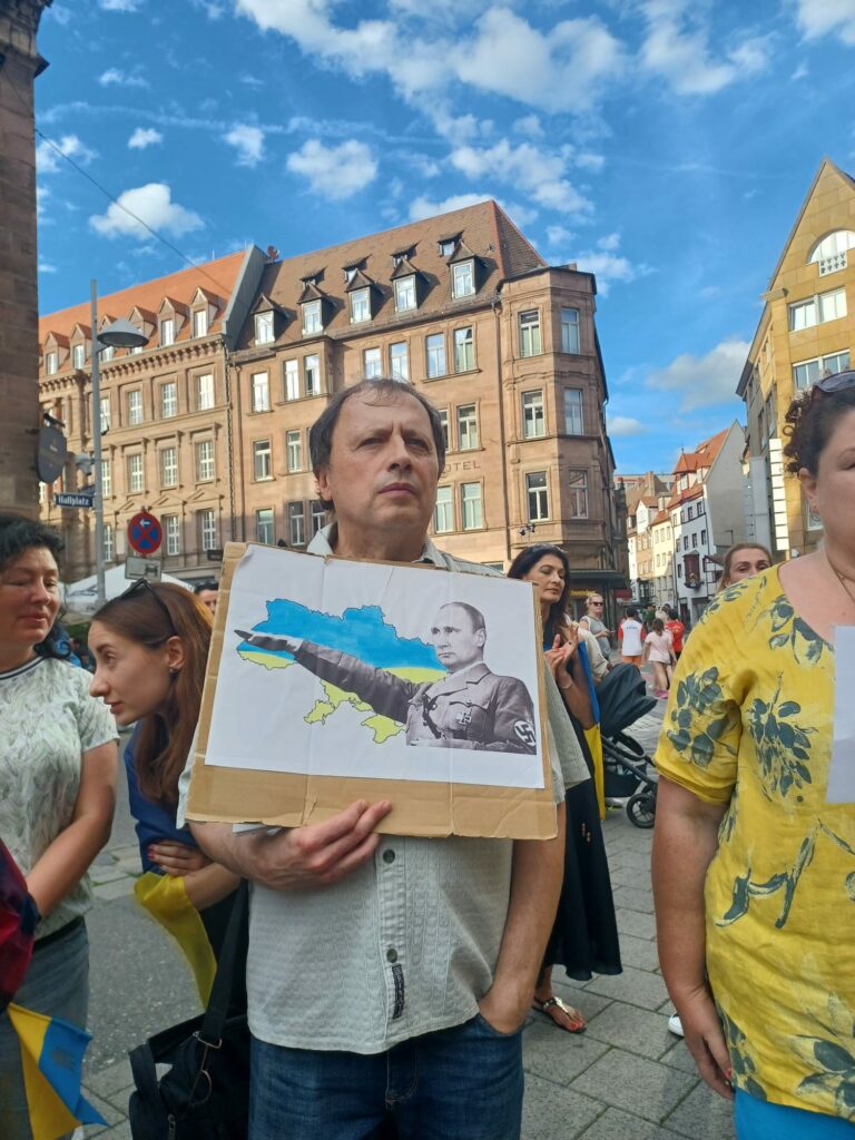 1000058577-768x1024 Gemeinsam gegen russischen Terror: Demonstration in Nürnberg