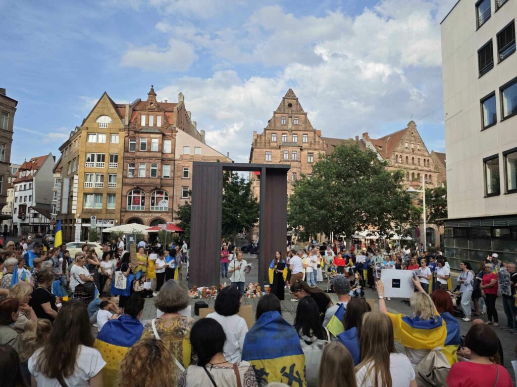 1000058629-1024x768 Gemeinsam gegen russischen Terror: Demonstration in Nürnberg