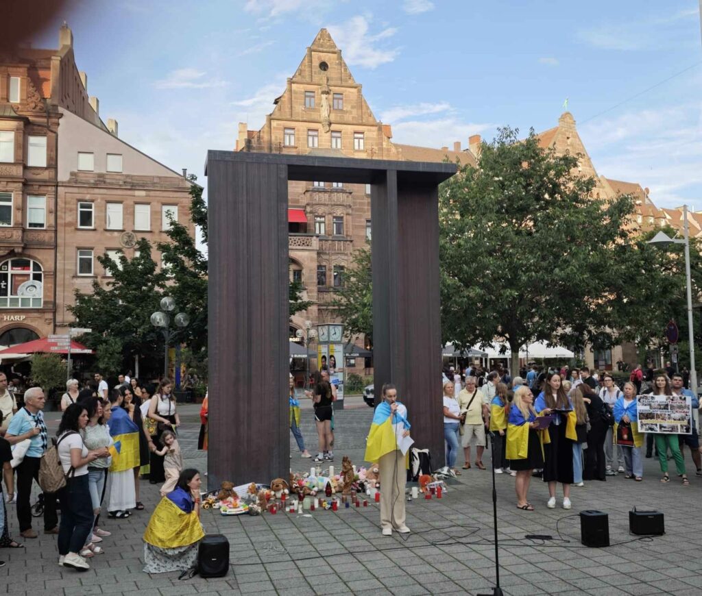 1000058639-1024x870 Gemeinsam gegen russischen Terror: Demonstration in Nürnberg