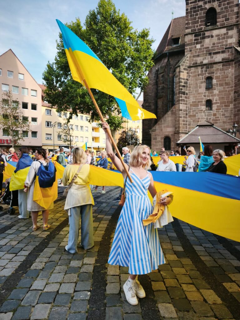 motion_photo_797654265834029547-768x1024 35. Unabhängigkeitstag der Ukraine in Nürnberg – gemeinsam für Freiheit, Frieden und die Ukraine